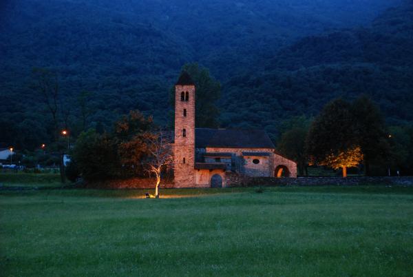 Chiesa San Mamete in notturna